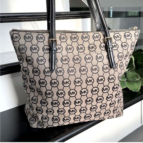 Michael Kors genuine leather canvas, signature large tote bag shoulder handbag - Picture 4 of 8